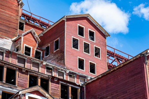 Kennicott Red Buildings, Kennicott Concentration Mill to extract copper from quarried rock,