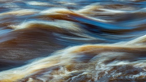 Waves on the water of the Hunte River, Goldenstedt, Lower Saxony, Germany