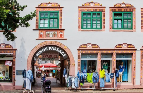 City view of Osterode, Rinnesches Haus, Rinne passage, Kornmarkt market, Osterode am Harz, Germany