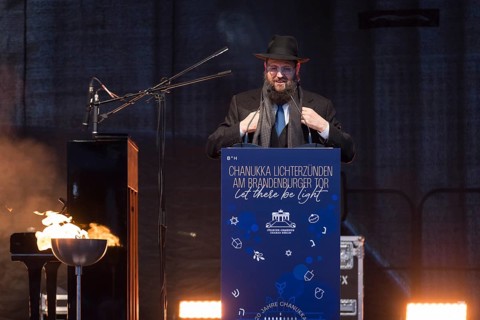 Yehuda Teichtal (Rabbi of the Chabad-Lubavitch movement) speaks at the lighting of lights to mark
