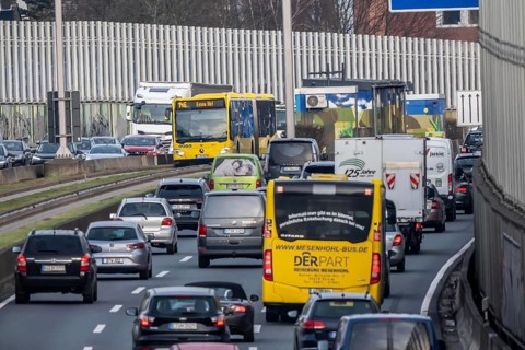Heavy traffic on the A40 motorway, Ruhrschnellweg, height of the Essen-Ost motorway junction,
