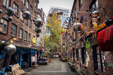 Trendy district with graffiti and installations in the Gängeviertel, Neustadt, Hamburg