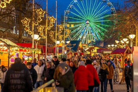 Christmas market in downtown Duisburg, Königstraße, Ferris wheel, North Rhine-Westphalia, Germany