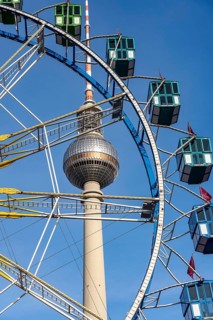 Christmas market am Park am Berliner Fernsehturm, Ferris wheel, Fernsehturm dome, Berlin, Germany