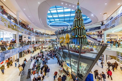 Christmas shopping at the Milaneo shopping center in Stuttgart. On the first weekend of Advent,