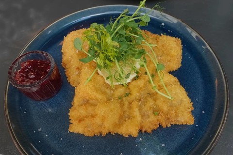 Wiener schnitzel, breaded veal schnitzel, meat dish served on plate, main course, breadcrumbs,