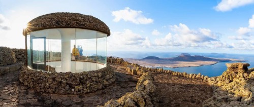 Stairway and viewing platform at the Mirador del Río viewpoint, in the evening light with sun