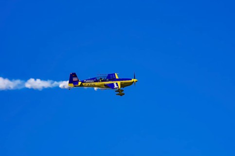 An Extra EA-300 from Extra Flugzeugproduktions- und Vertriebs GmbH with registration D-EXBH during
