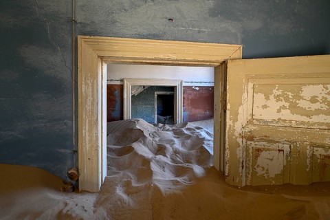Sand mountains in a former dwelling house, interior photograph, Kolmanskop, restricted diamond