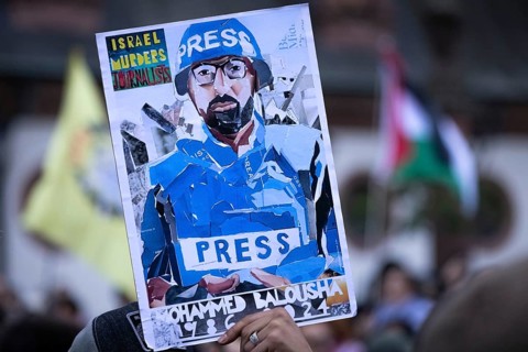 Around 1, 500 people take part in a pro-Palestine demonstration at the Hauptwache in Frankfurt am