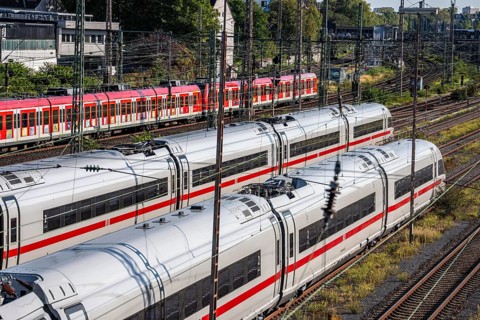 ICE trains on the railway line, S-Bahn train, north of Düsseldorf main station, North