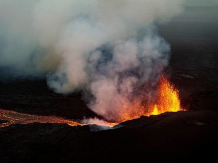 Lava, volcanic eruption, volcano, ash cloud, aerial view, Sundhnúkur crater chain, July 2025,