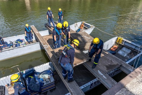 Construction of a multi-purpose pontoon, the specialist group for water hazards, in Düsseldorf, the