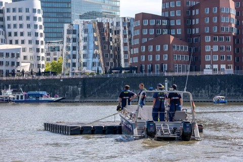 Transport of a floating platform with the jet-float system, this can be used as a work platform,