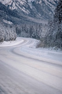 Winter road trip on the Icefields Parkway with lots of snow and ice, Banff National Park, Jasper
