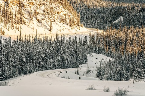 Winter road trip on the Icefields Parkway with lots of snow and ice, Banff National Park, Jasper
