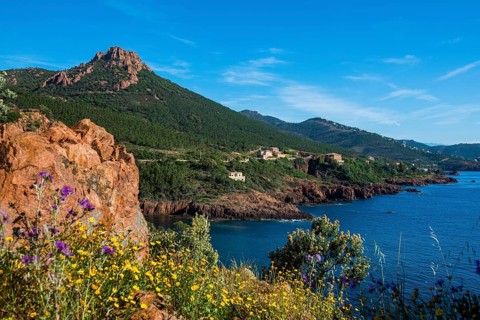 Picturesque coast and red rocks, near Anthéor, Saint-Raphaël, Massif de l'Esterel, Esterel