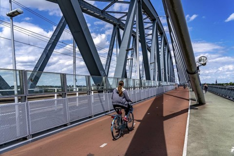 Cycle and pedestrian bridge Snelbinder Brug, over the river Waal near Nijmegen, was added to the