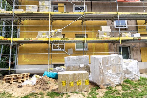 Energy refurbishment of an older residential building, thermal insulation with mineral wool