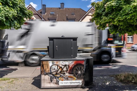 Semi-stationary speed camera in Nobelstraße, in the Wiesdorf district of Leverkusen, Bayer AG's