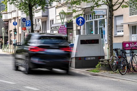 Mobile speed camera system, of the city of Essen, for speed monitoring, speed camera trailer, can