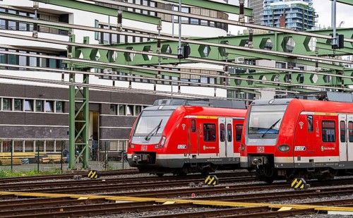 Bridge at Camberger Straße, Galluswarte, Deutsche Bahn, tracks and trains, Frankfurt am Main,