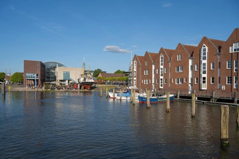 Town hall, outdoor catering, museum ship Tonnenleger Hildegard, gabled houses, harbour, Husum,
