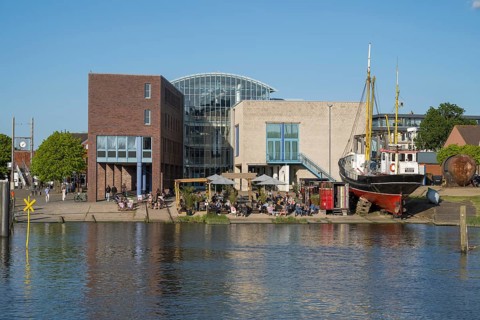 Town hall, outdoor catering, museum ship Tonnenleger Hildegard, harbour, Husum, North Sea, North