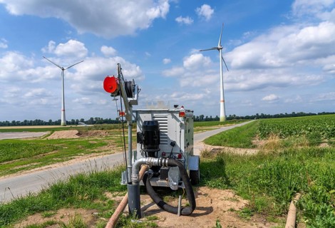 Mobile pump for artificial irrigation with a sprinkler system in a field where sugar beet is grown,