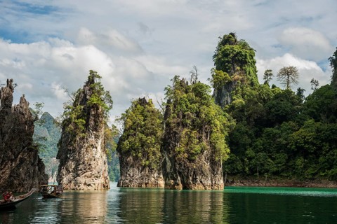 Lake with jungle and rainforest and steep mountains, Cheow Lan Lake, Khao Sok National Park, Phang