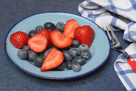 Plate with strawberries and blueberries, Fragaria, Vaccinium