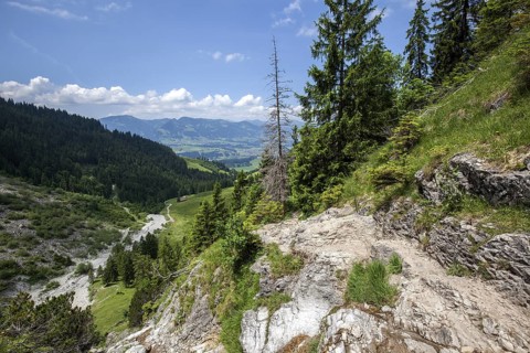 Hiking trail from the Gaißalpe to Unterer Gaißalpsee, at the back of the Illertal, near Oberstdorf,