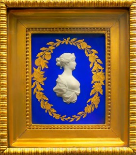 Relief cameo, white biscuit or bisque porcelain, portrait of Louise of Mecklenburg-Strelitz, Luise