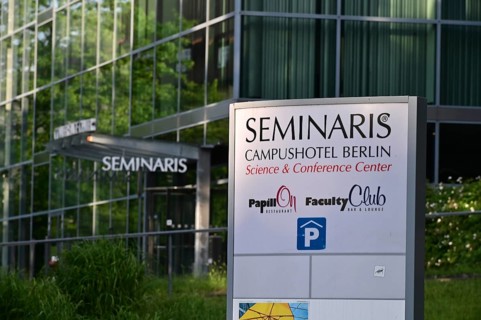 The Seminaris Campus Hotel is located between university, cultural and scientific institutions on