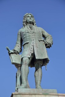 Sculpture Handel monument by Hermann Heidel 1859, George Frideric Handel with music stand, music