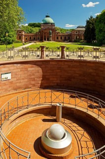 Imperial fountain with Kaiser Wilhelm's bath and monument to Kaiser Wilhelm I in the spa gardens of