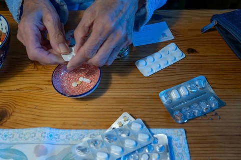 Daily compilation of medication at the dining table, Basyern, Germany