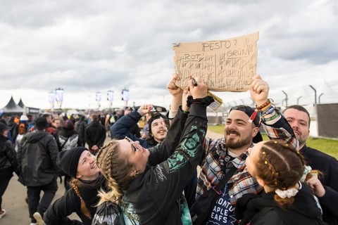Marian from Braunschweig has a vote on the colour of pesto (red vs. green) at the Rock am Ring