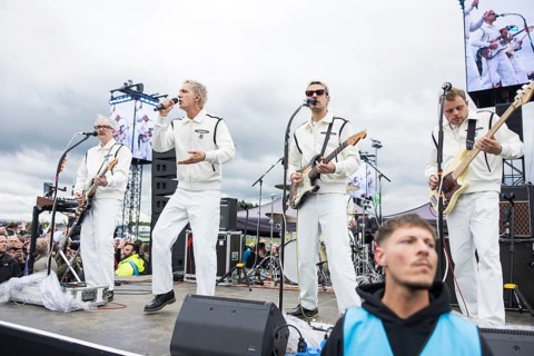 Steffen Israel (guitarist and keyboarder), Felix Brummer (singer), Karl Schumann (guitarist) and