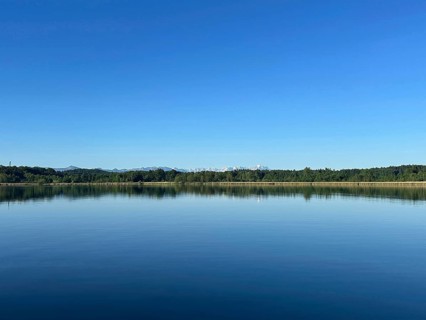 Wooded shore on Lake Starnberg with a view of the Zugspitze massif, Bavaria, Germany