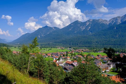 Magdalena Neuner Weg Promenade, Krepelschrofen, Wallgau in front of the Karwendel, Werdenfelser