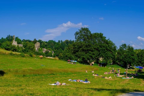 Sunbathing lawn at Hals reservoir, Hals an der Ilz, Ilzschleifen, near Passau, Lower Bavaria,