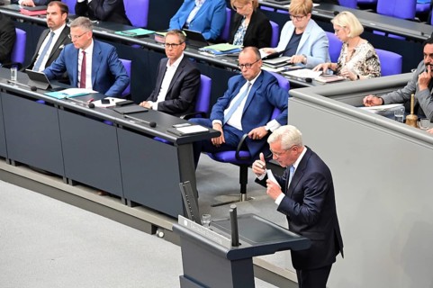 At the 9th session of the German Bundestag, CDU foreign policy expert Dr Norbert Röttgen (CDU/CSU)