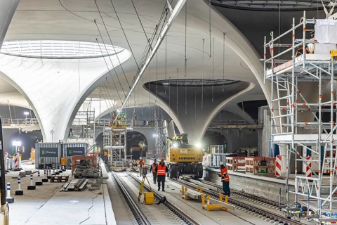 The last rails are being welded at the new main station. All the rails are now in place between