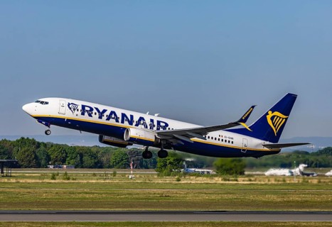 Cologne Bonn Airport. Aircraft taking off. Aircraft registration EI-ENR, Ryanair, Boeing 737-800,