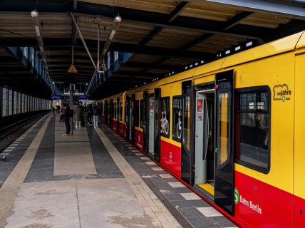 S station Jannowitzbrücke, platform and train traffic, Berlin, Germany