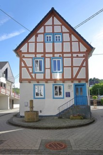 Solitary half-timbered house, Adenau, Hocheifel, Eifel, Rhineland-Palatinate, Germany