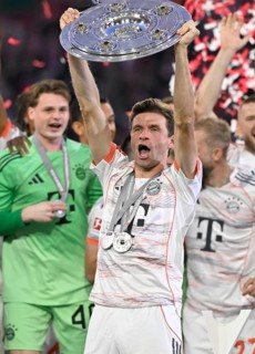 FC Bayern Munich FCB celebrates 34th championship title, championship celebration, championship