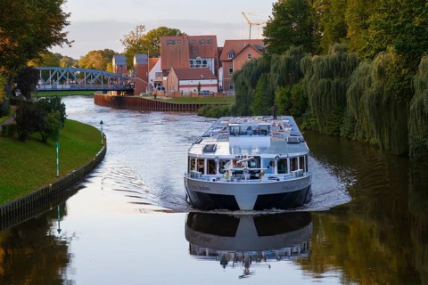 River cruise ship Johannes Brahms on the Dortmund-Ems Canal, Meppen, Emsland, Lower Saxony, Germany