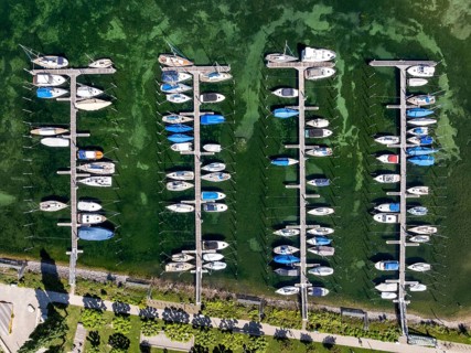 Luftbild, Top down view vom Yachthafen, Marina, Hafen von Unteruhldingen, Bodenseekreis, Bodensee,
